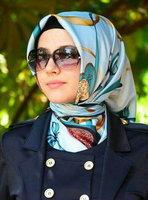 حجاب فوق الكتفين